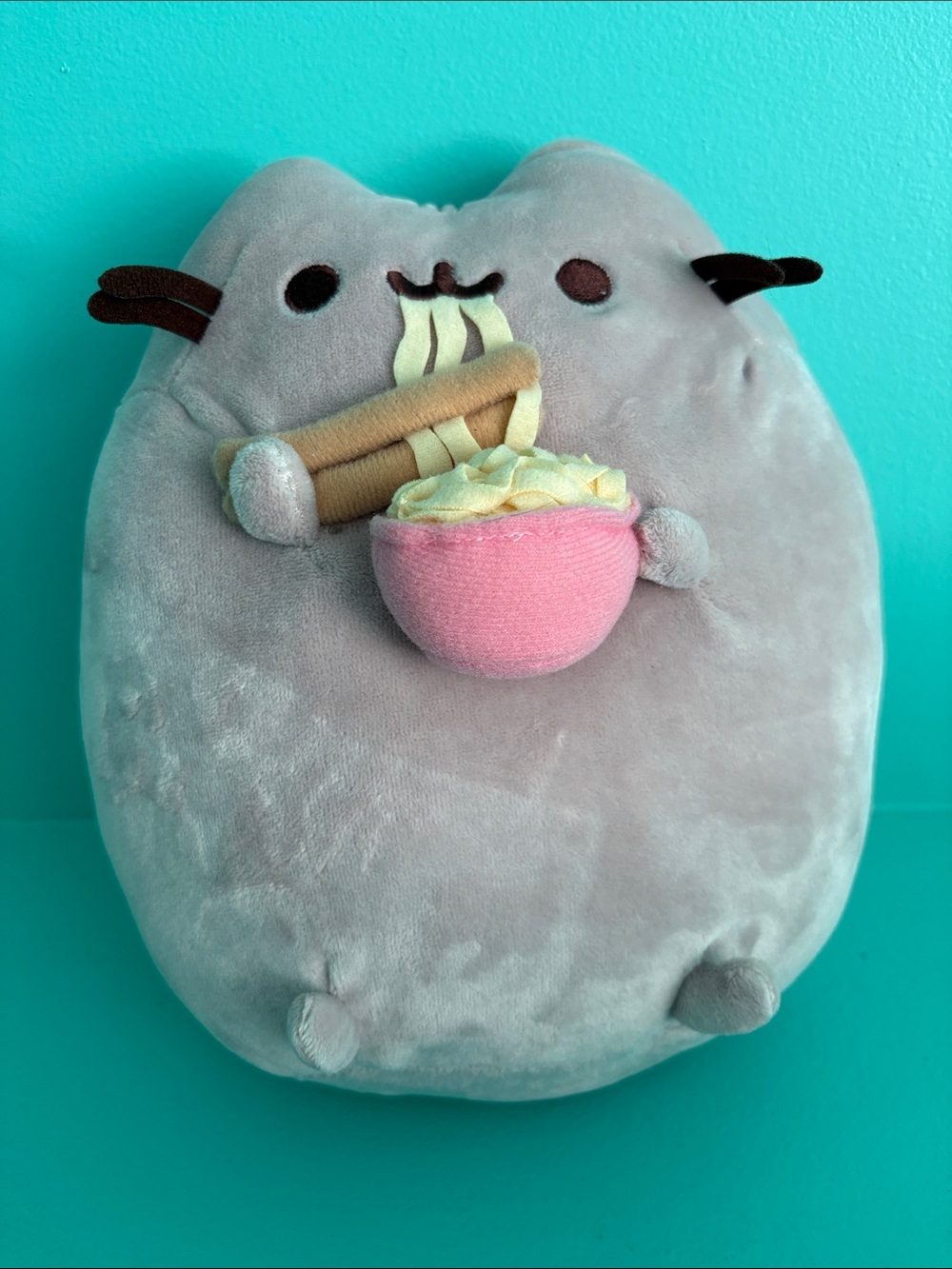 Gund Pusheen 9” Plush Cat with Bowl of Ramen Noodles